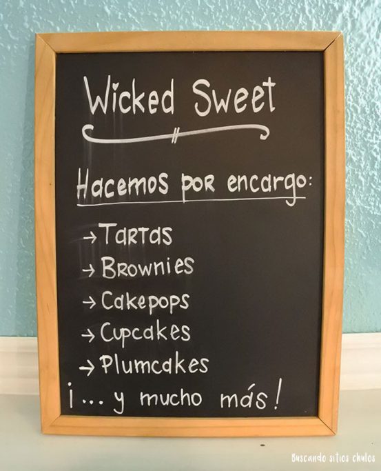 Cartel de dulces en Wicked Sweet (Madrid)